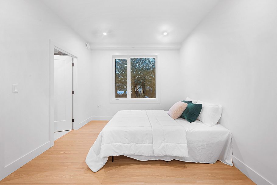 2 5554 Culloden Street Vancouver, BC - 16