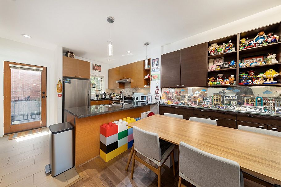 1016 W 45th Avenue Vancouver, BC - 13