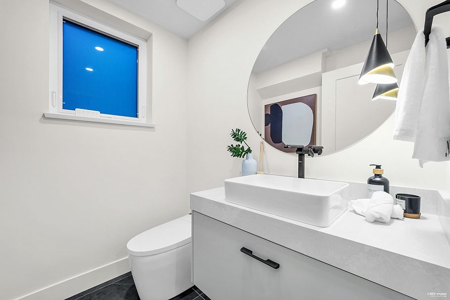 1 65 E King Edward Avenue Vancouver, BC - 12