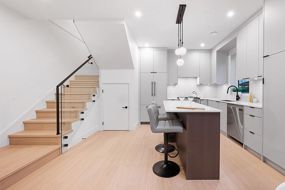 2 5554 Culloden Street Vancouver, BC - 9