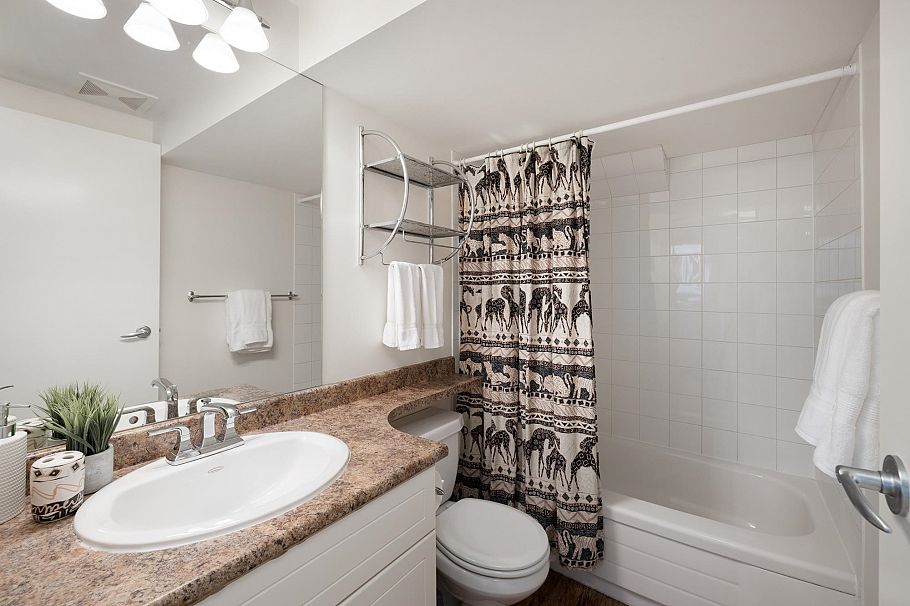 518 E 7th Street North Vancouver, BC - 34