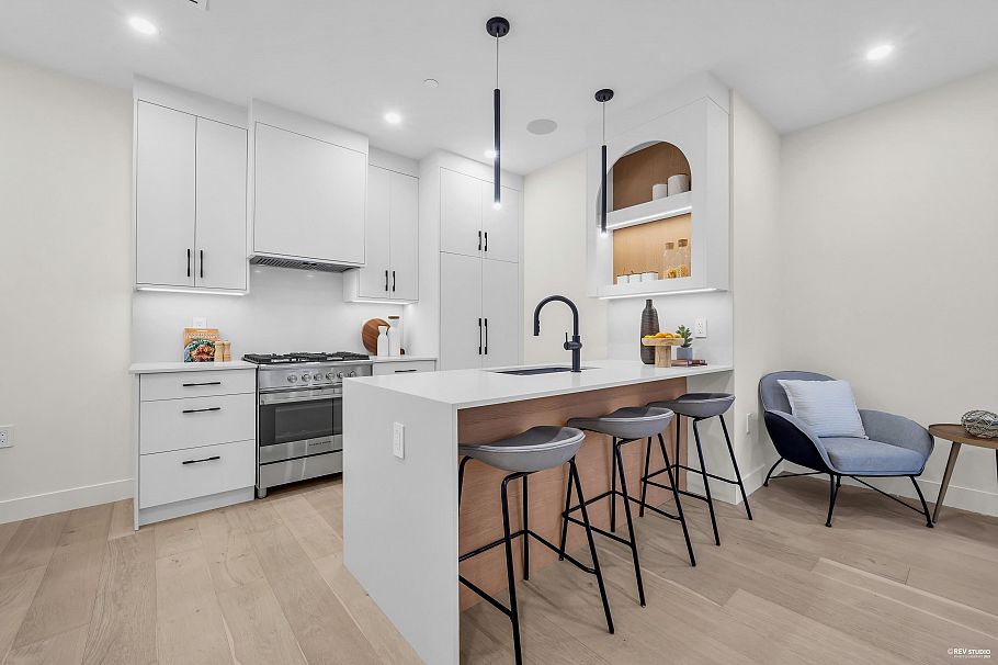 1 65 E King Edward Avenue Vancouver, BC - 5