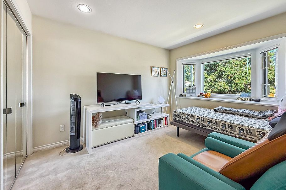 2755 W 20th Avenue Vancouver, BC - 27