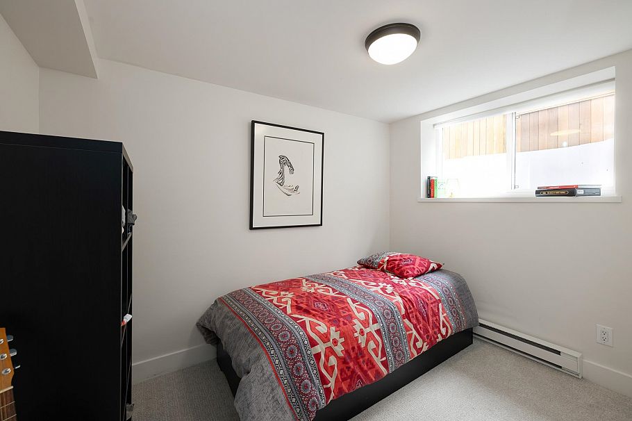 518 E 7th Street North Vancouver, BC - 33