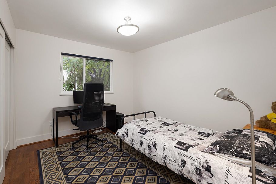 518 E 7th Street North Vancouver, BC - 24