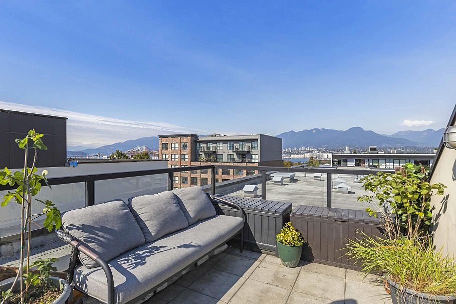 PH20 2150 E Hastings Street Vancouver, BC - 5