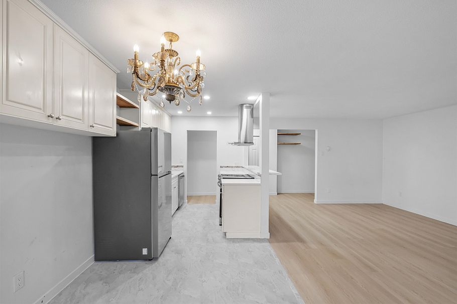 609 555 W 28th Street North Vancouver, BC - 6