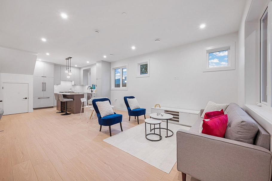 4 5554 Culloden Street Vancouver, BC - 5