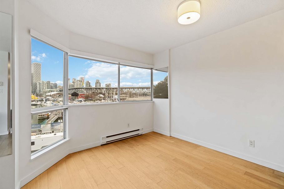 406 1510 W 1st Avenue Vancouver, BC - 2