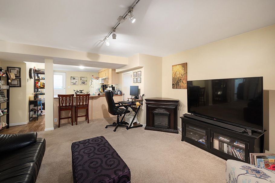 518 E 7th Street North Vancouver, BC - 38