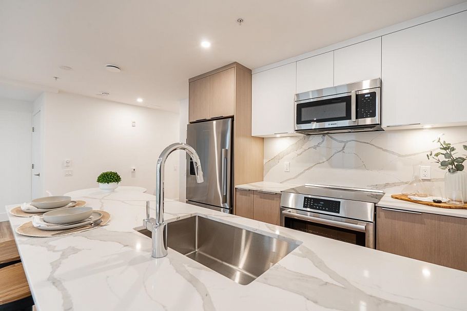 110 2085 E 1st Avenue Vancouver, BC - 9