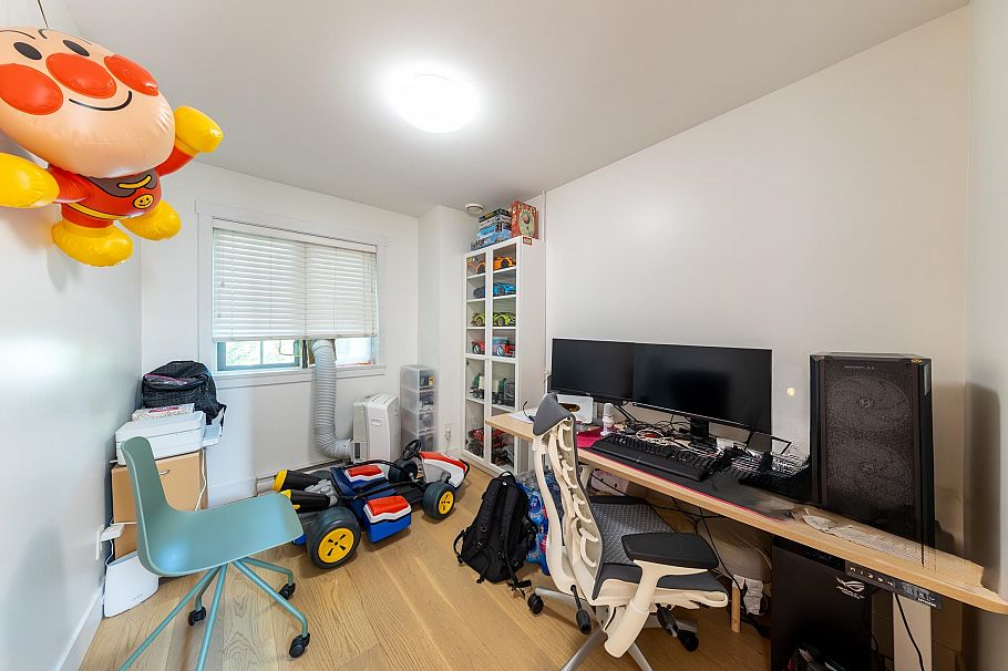 1016 W 45th Avenue Vancouver, BC - 23