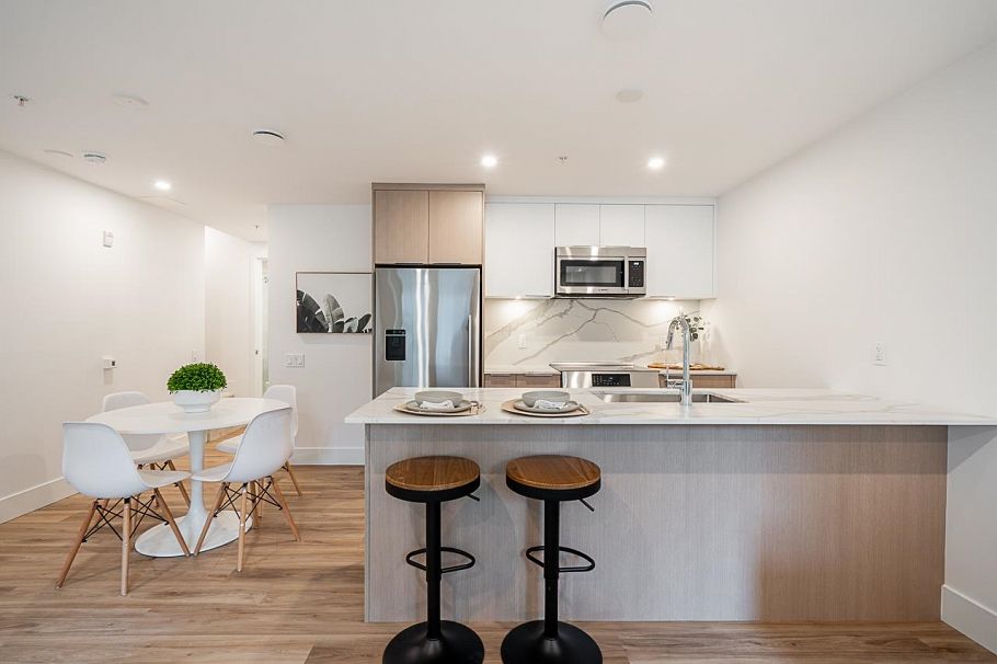 110 2085 E 1st Avenue Vancouver, BC - 3