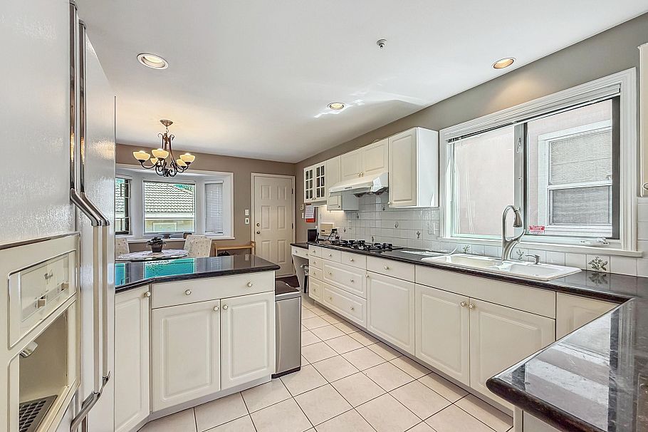 2755 W 20th Avenue Vancouver, BC - 13