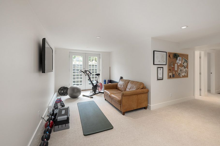 518 E 7th Street North Vancouver, BC - 30