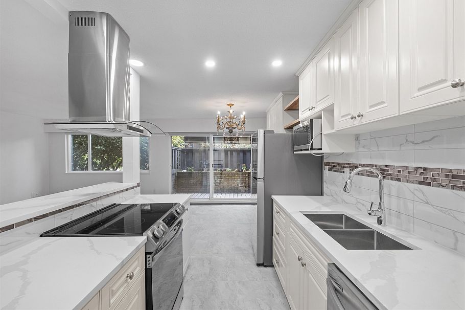 609 555 W 28th Street North Vancouver, BC - 1