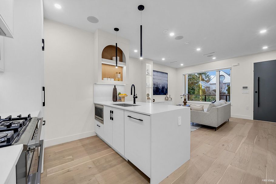 1 65 E King Edward Avenue Vancouver, BC - 8