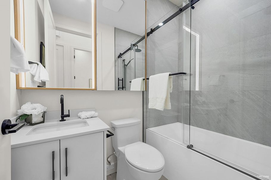 1 65 E King Edward Avenue Vancouver, BC - 13