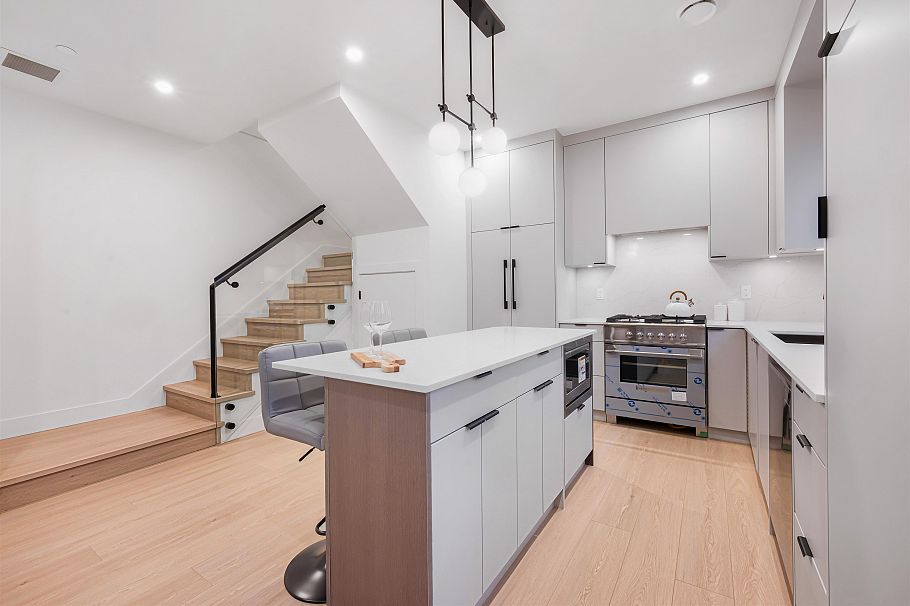 2 5554 Culloden Street Vancouver, BC - 11