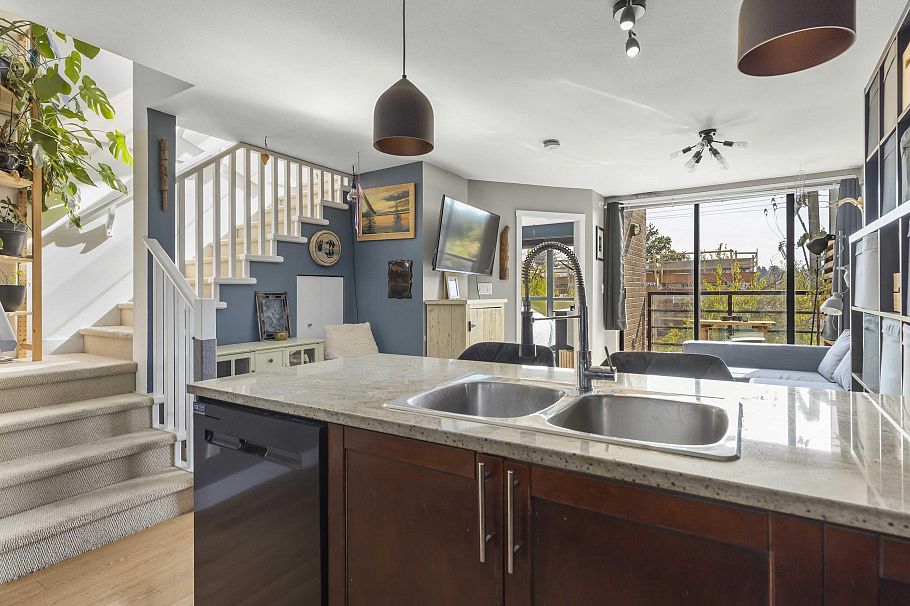 PH20 2150 E Hastings Street Vancouver, BC - 1