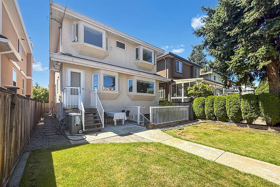 2755 W 20th Avenue Vancouver, BC - 36