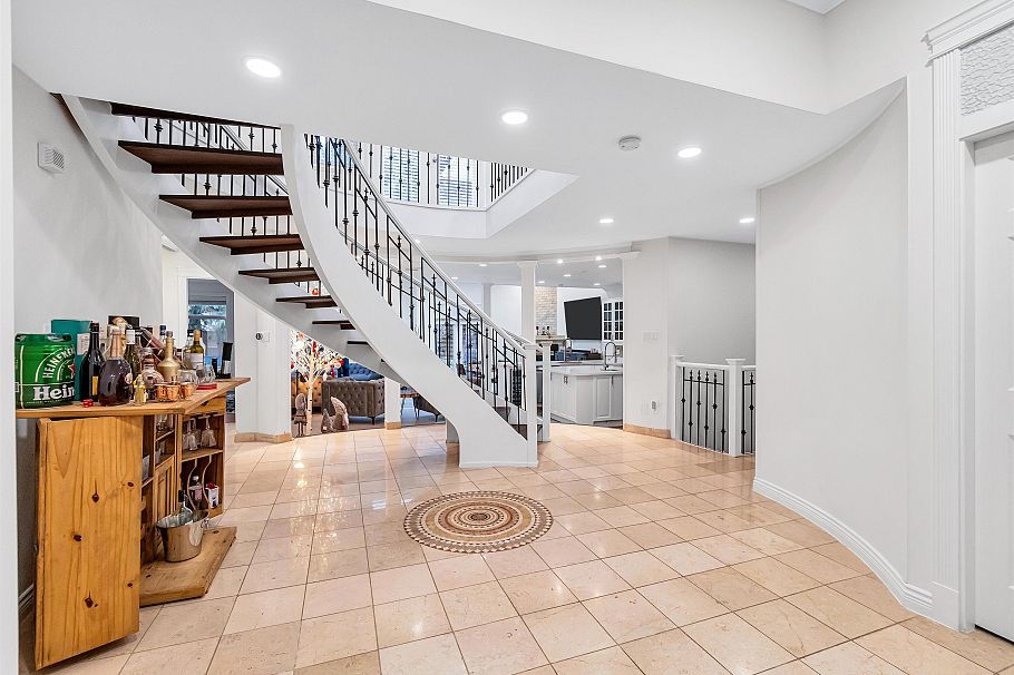 1219 Arborlynn Drive North Vancouver, BC - 13