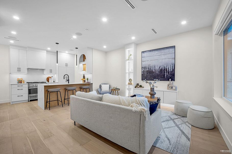 1 65 E King Edward Avenue Vancouver, BC - 4