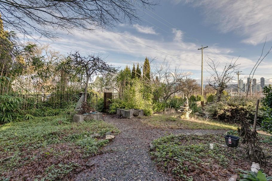 3254 E 5th Avenue Vancouver, BC - 3