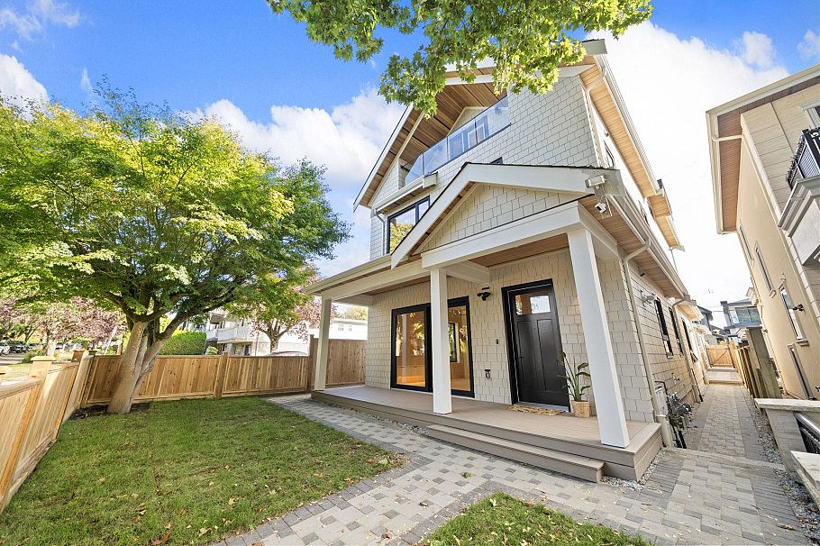 3904 W 23rd Avenue Vancouver, BC - 24