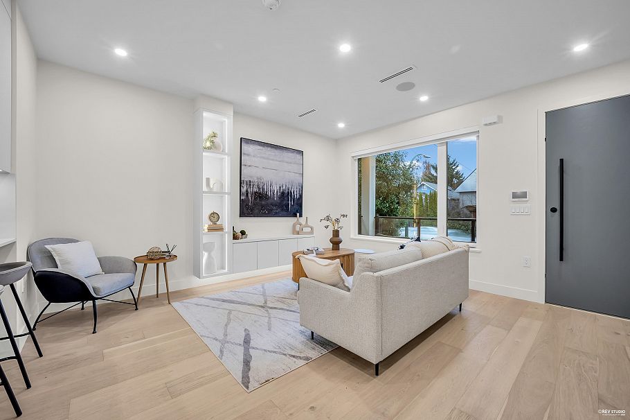 1 65 E King Edward Avenue Vancouver, BC - 2