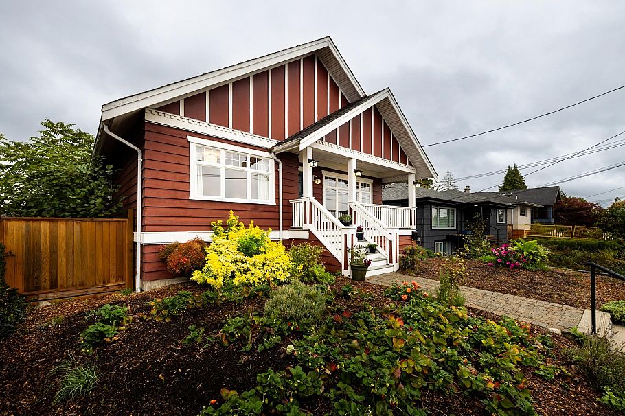 518 E 7th Street North Vancouver, BC - 2