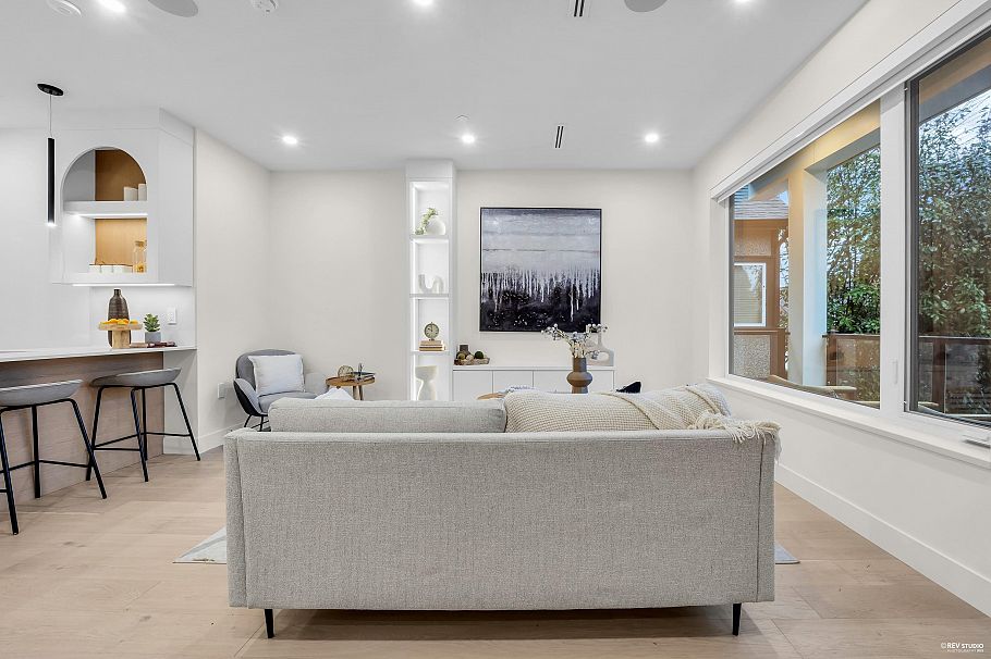 1 65 E King Edward Avenue Vancouver, BC - 11