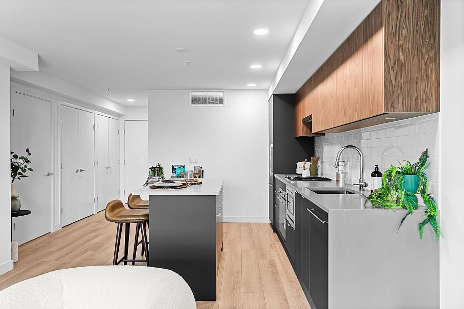 204 2419 Grant Street Vancouver, BC - 11