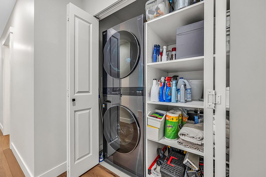 404 2632 Library Lane North Vancouver, BC - 32