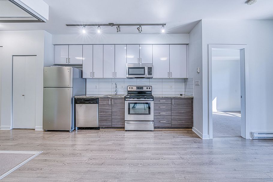 308 3688 Inverness Street Vancouver, BC - 3