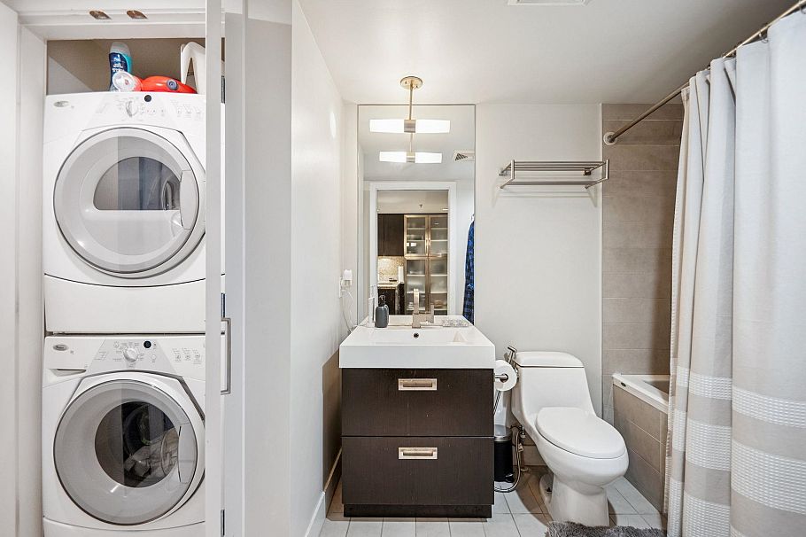 301 1055 Richards Street Vancouver, BC - 14