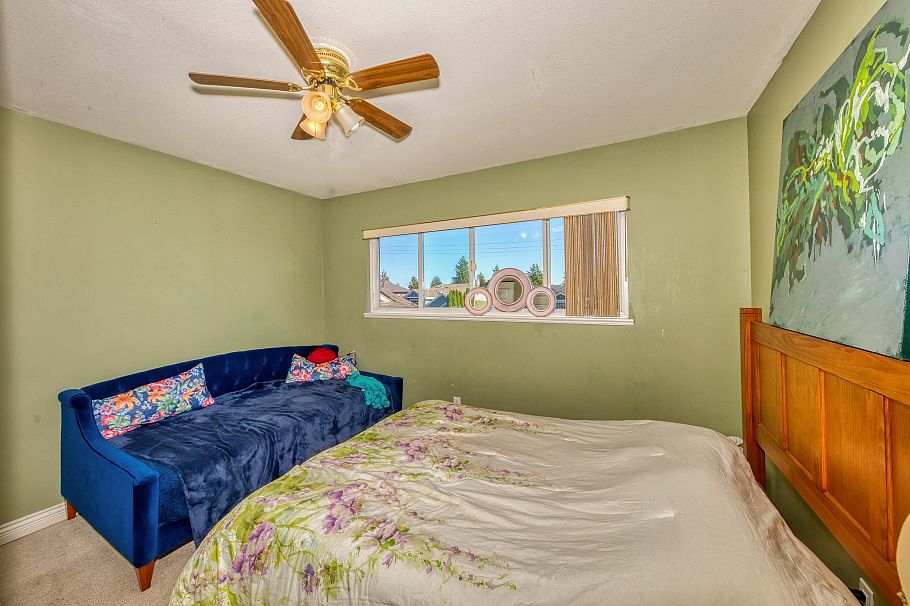 826 E 13th Street North Vancouver, BC - 26