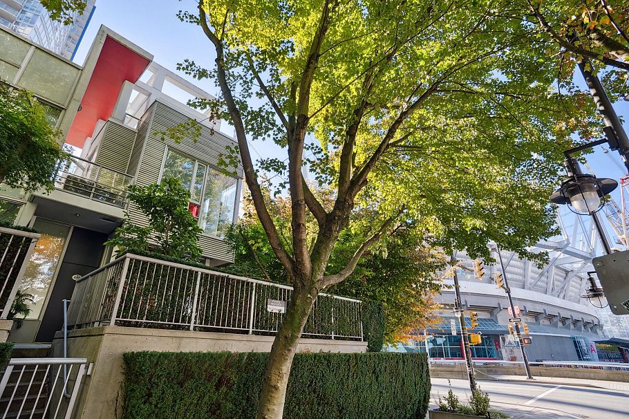 698 Citadel Parade Vancouver, BC - 3