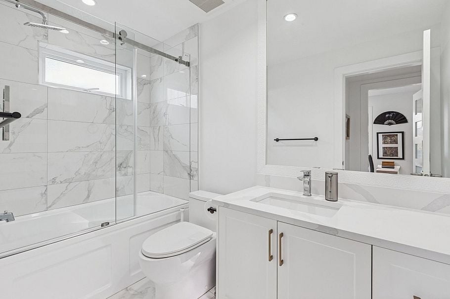 366 W Keith Road North Vancouver, BC - 30