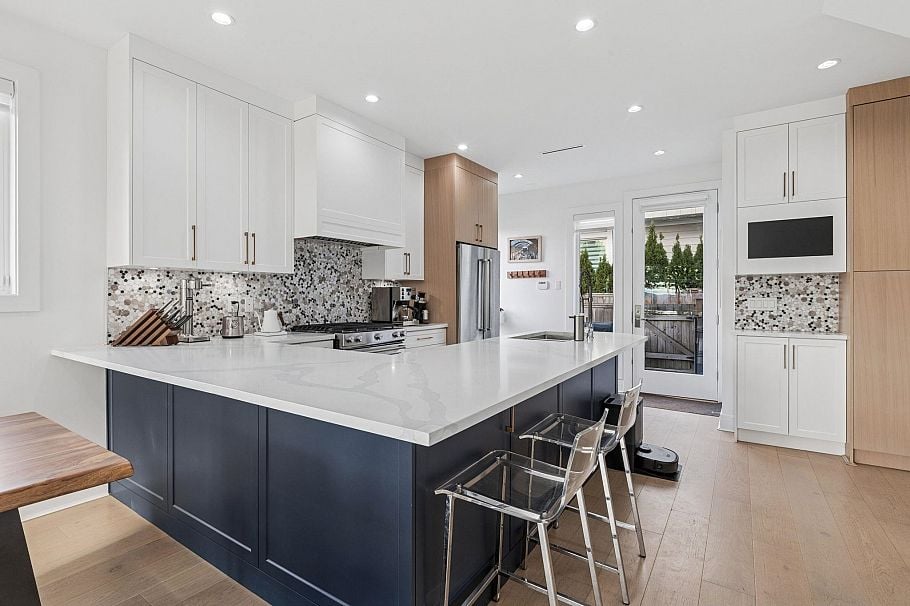 366 W Keith Road North Vancouver, BC - 11