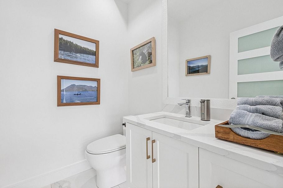 366 W Keith Road North Vancouver, BC - 16