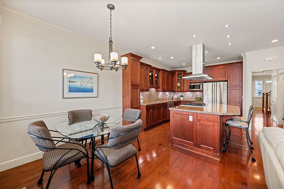 336 E 12th Street North Vancouver, BC - 15