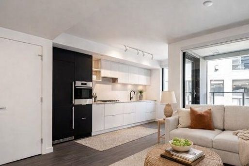 512 210 E 5th Avenue Vancouver, BC - 2