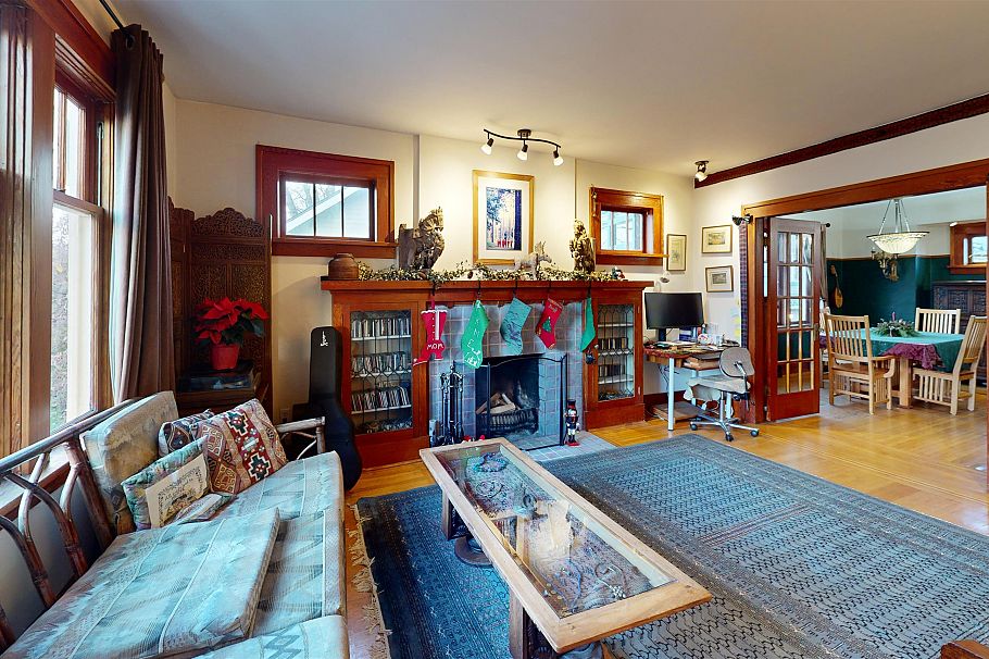 2340 Victoria Drive Vancouver, BC - 9