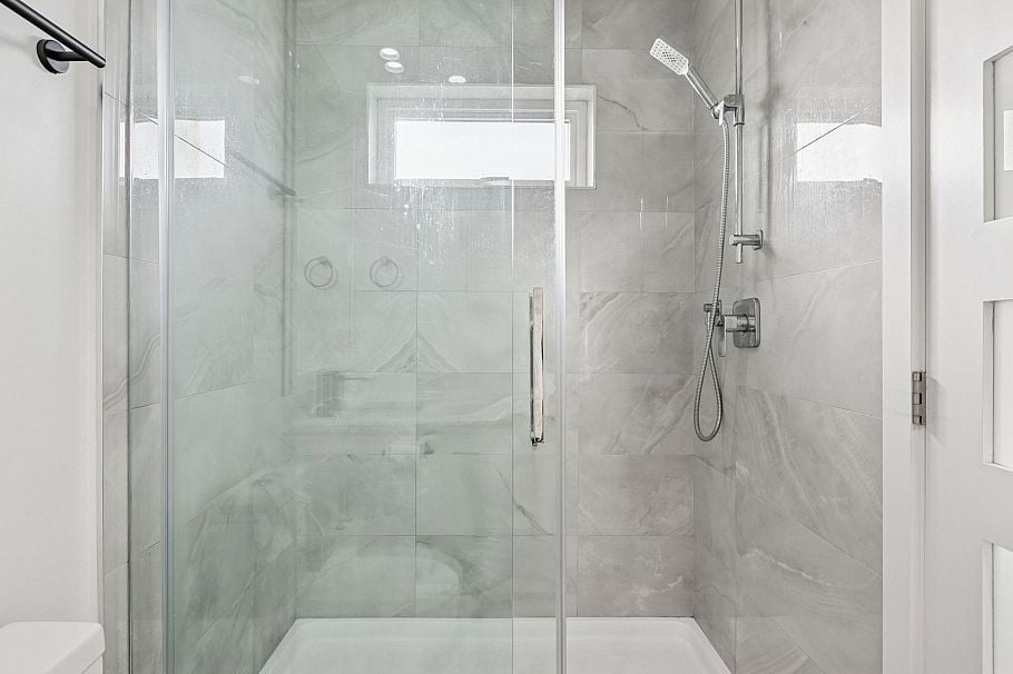 366 W Keith Road North Vancouver, BC - 27