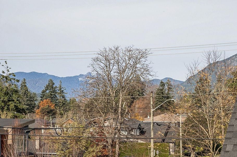 366 W Keith Road North Vancouver, BC - 33