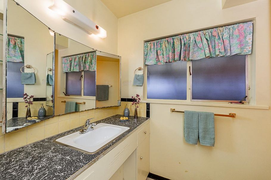 723 Handsworth Road North Vancouver, BC - 21