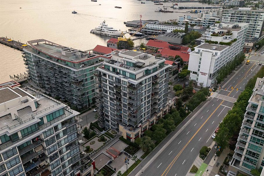 804 162 Victory Ship Way North Vancouver, BC - 18