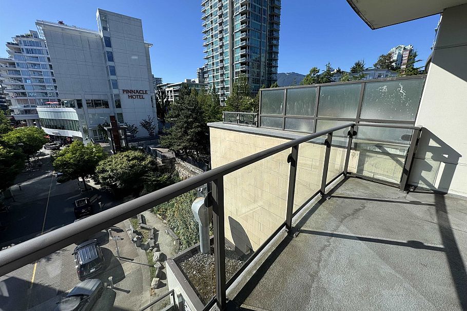 507 162 Victory Ship Way North Vancouver, BC - 32