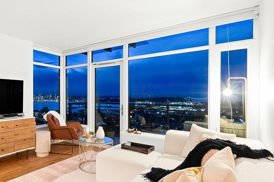 1503 111 E 13th Street North Vancouver, BC - 1